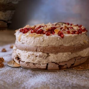 Tort bezowy chałwowy