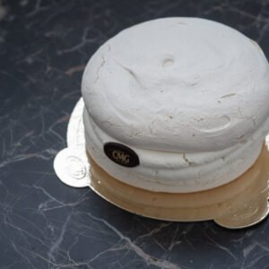 Tort bezowy malinowy