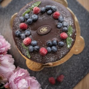 Torcik czekoladowe marzenie z borówką i maliną